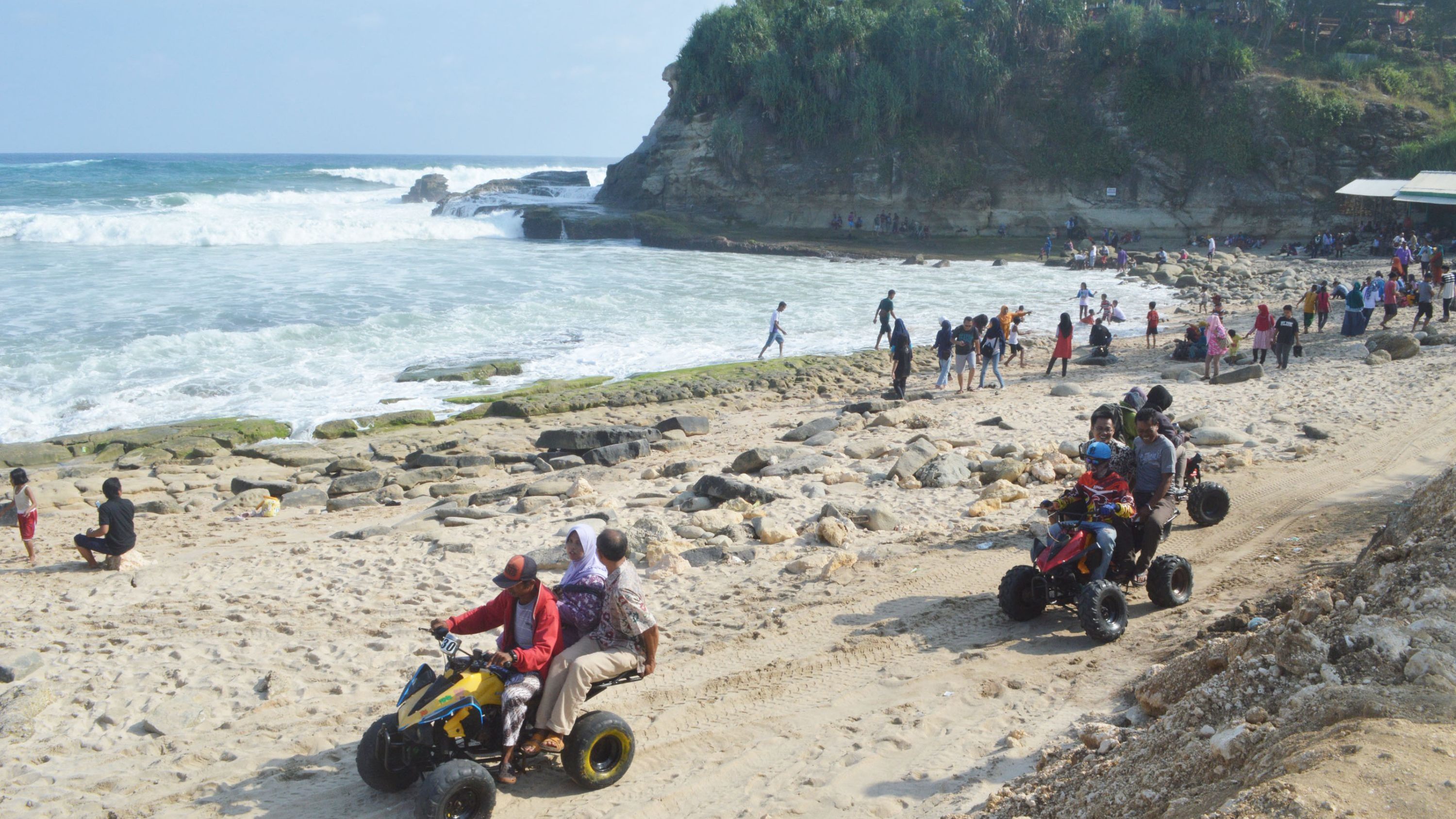 POTENSI PANTAI KLAYAR