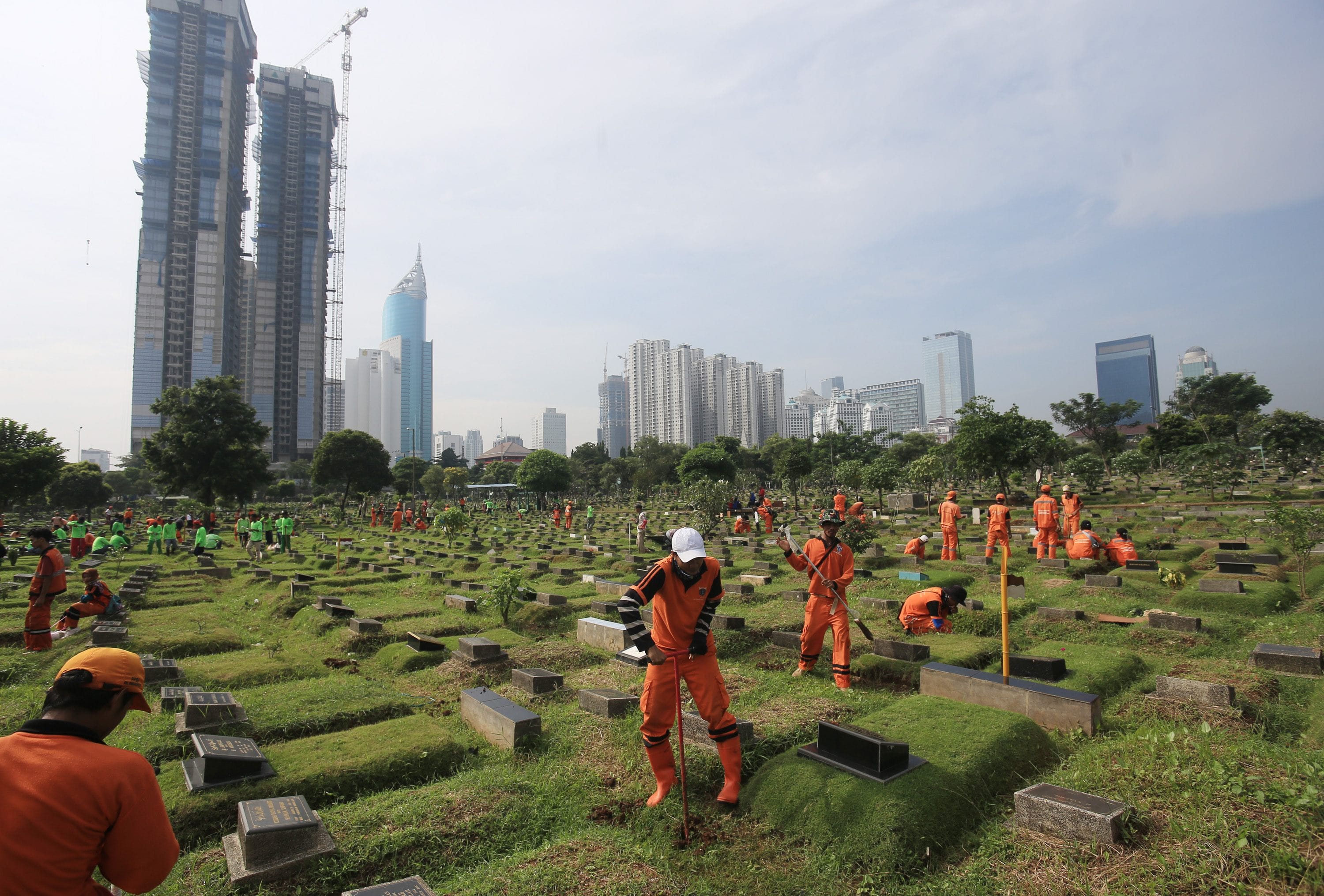 PEMBUATAN LUBANG BIOPORI TPU KARET BIVAK