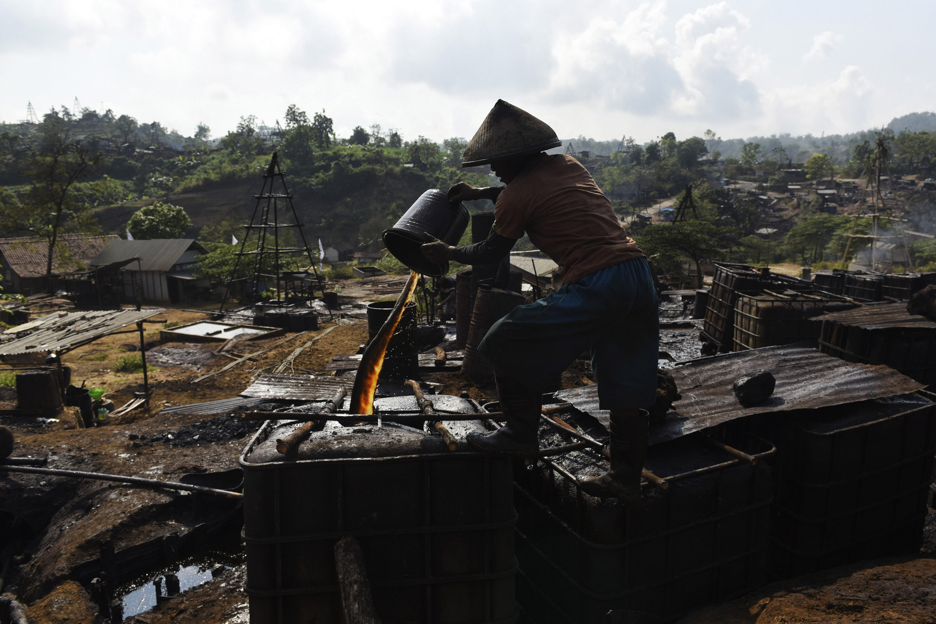 Penambang Minyak Tradisional Wonocolo