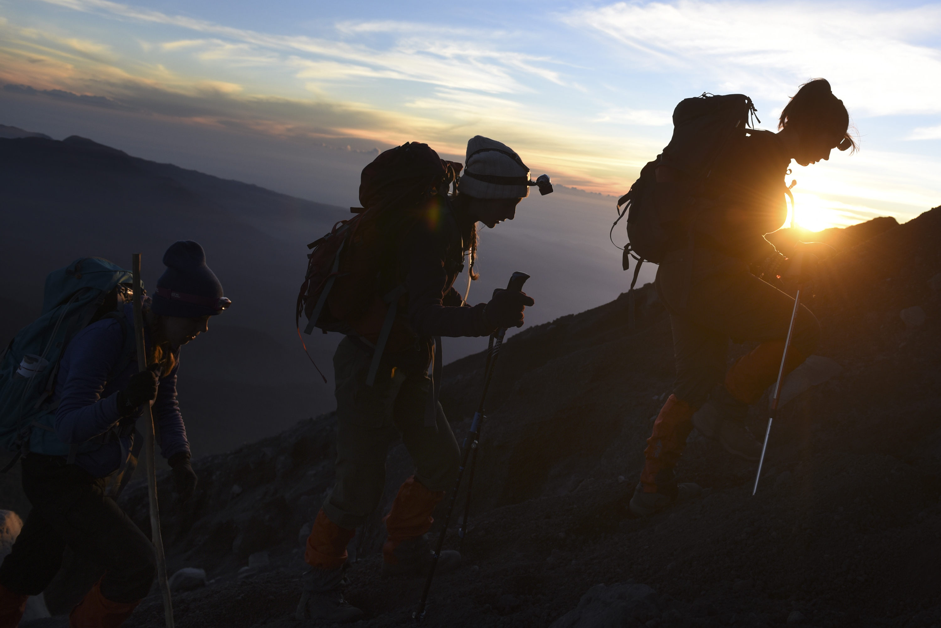 MENAPAKI PUNCAK ABADI PARA DEWA