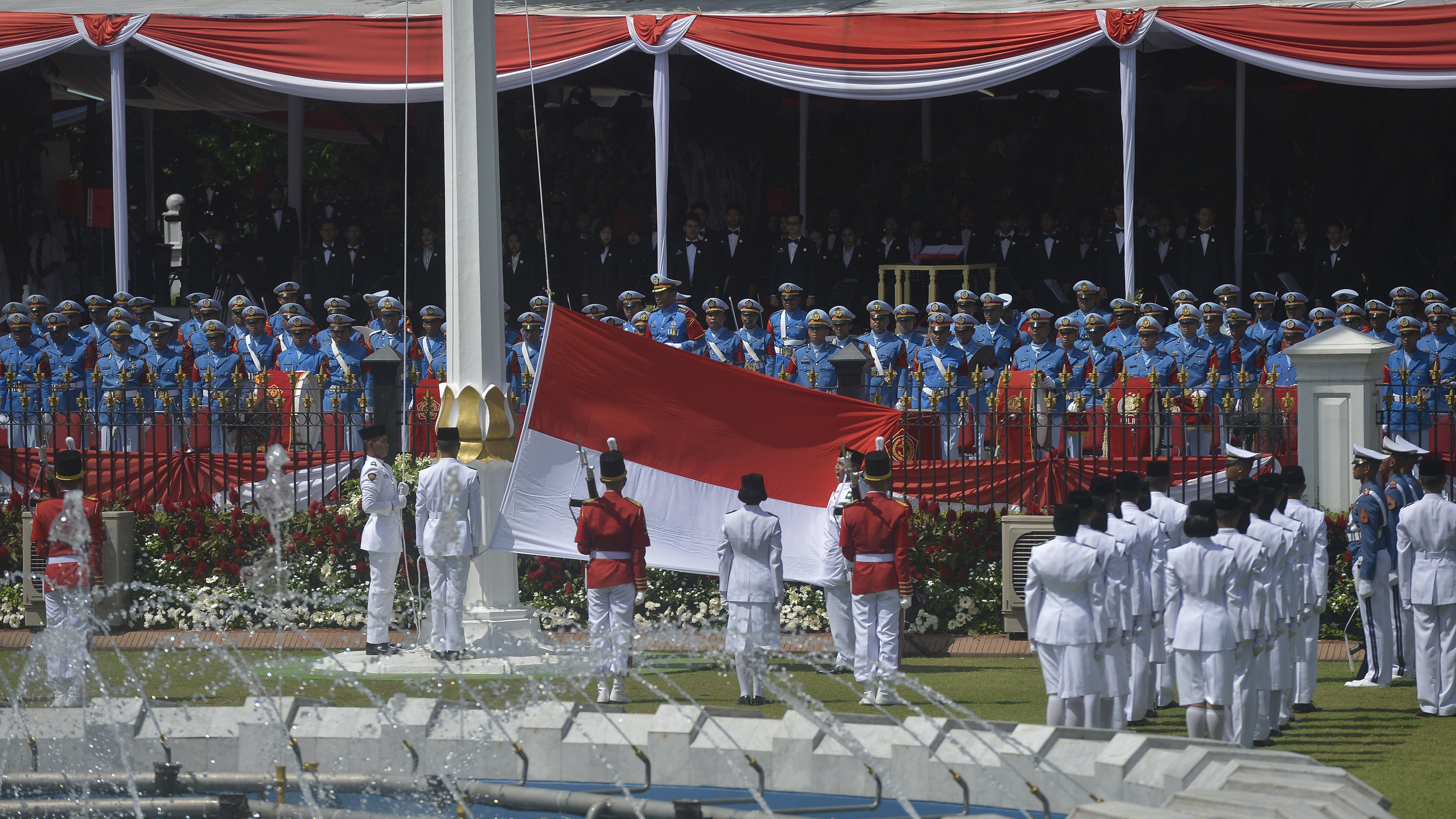 UPACARA PERINGATAN KEMERDEKAAN RI DI ISTANA