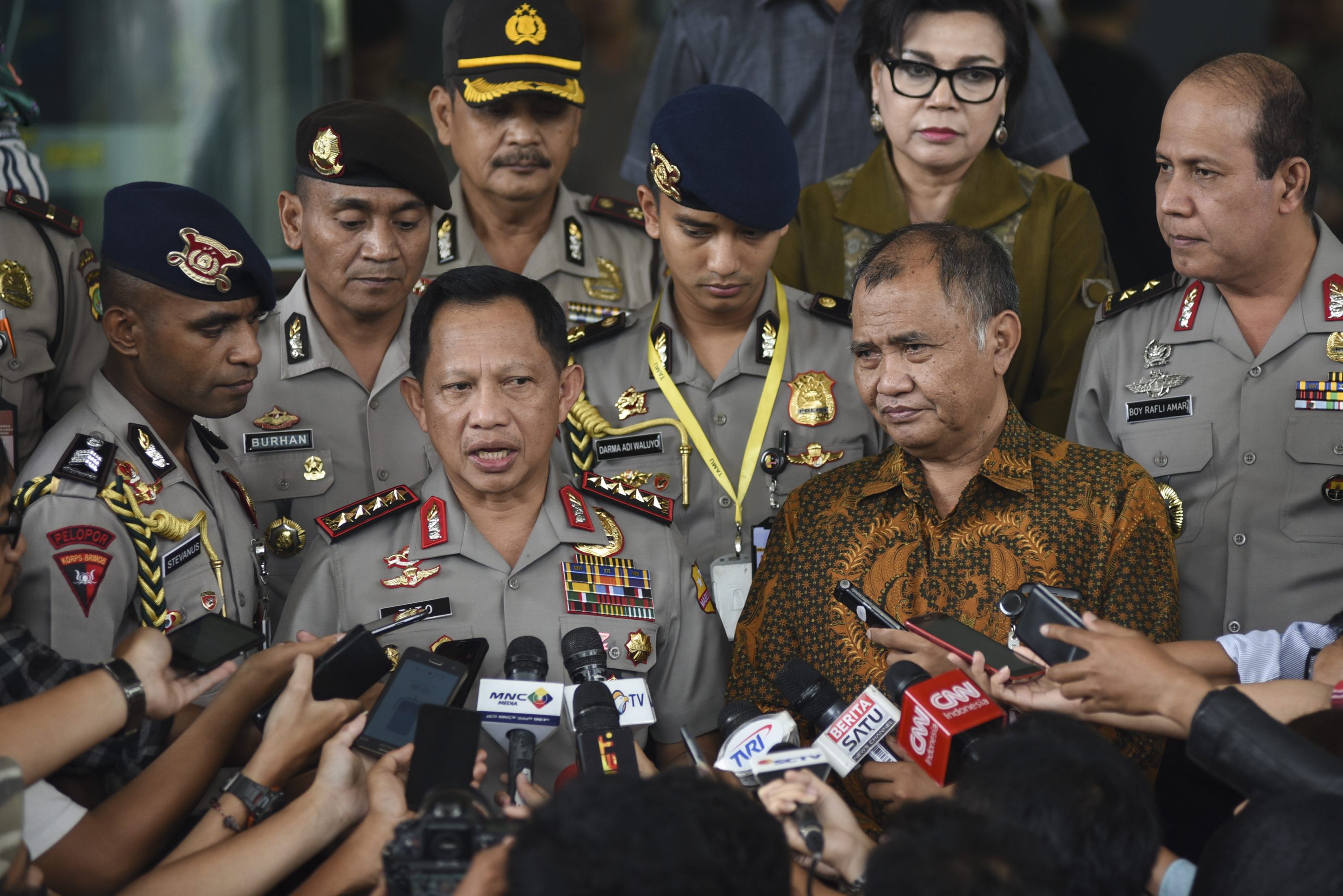 Hasil gambar untuk FOTO TERBARU KAPOLRI TITO DI WAWAN CARAI