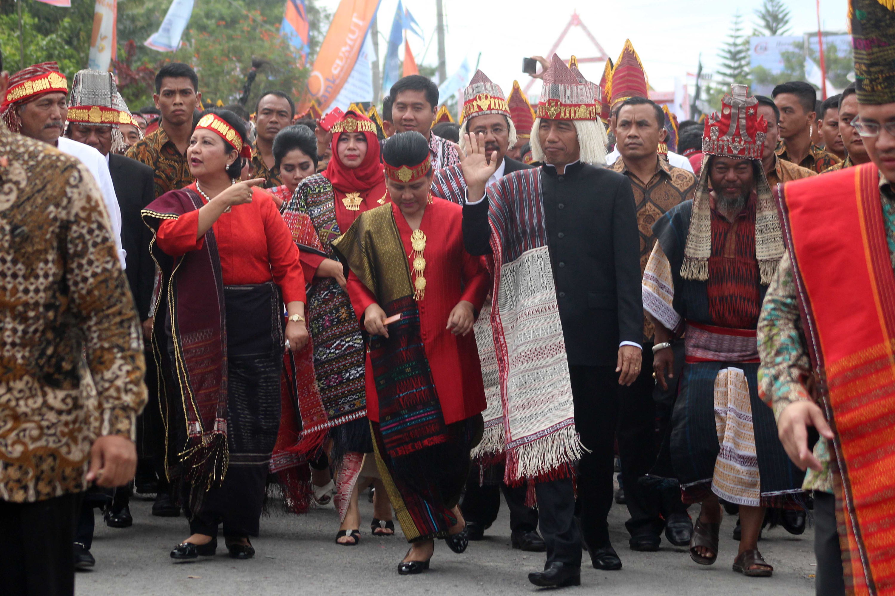 Sejarah Pakaian Adat Batak Toba - Baju Adat Tradisional