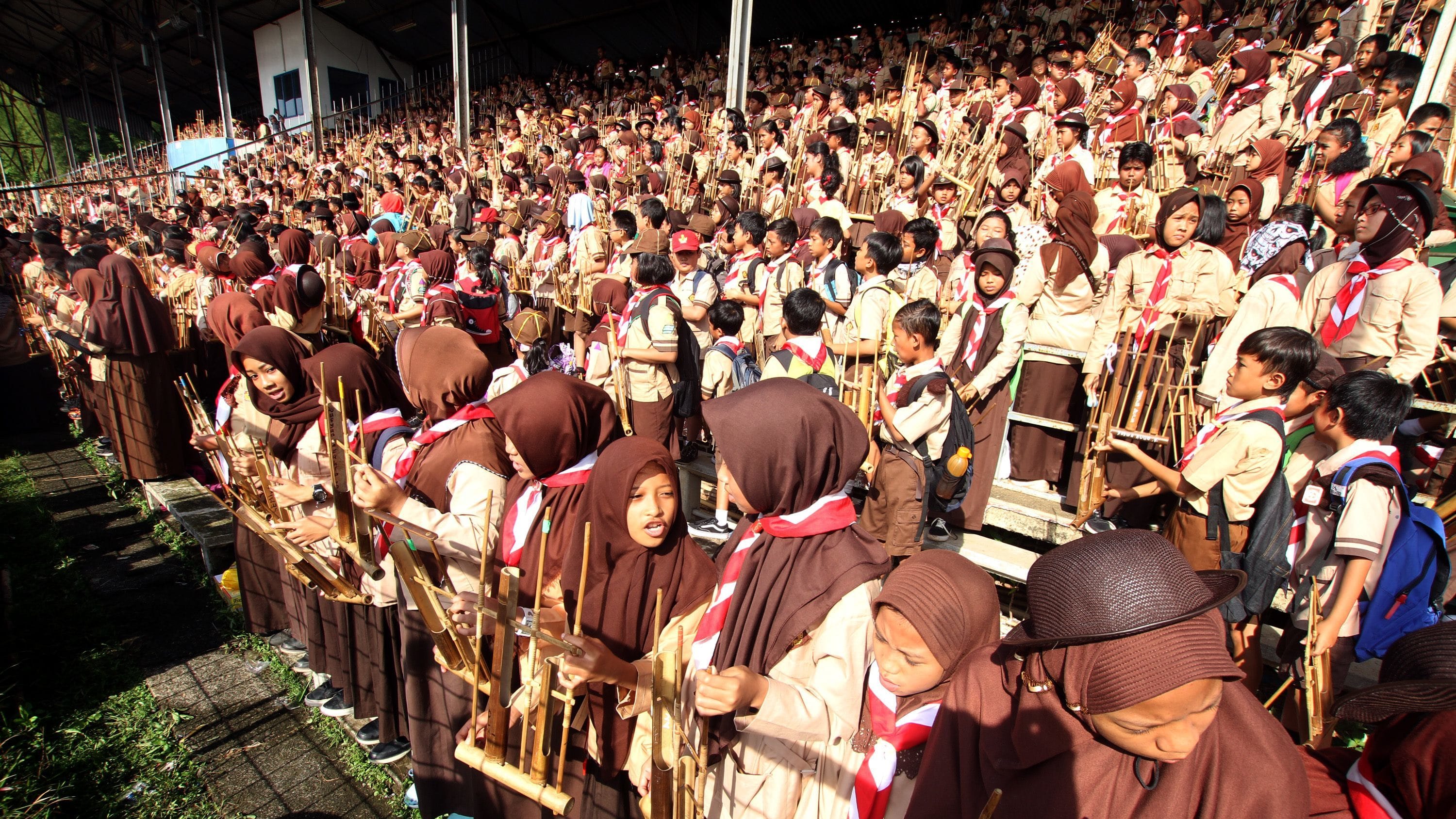 PRAMUKA BERMAIN ANGKLUNG