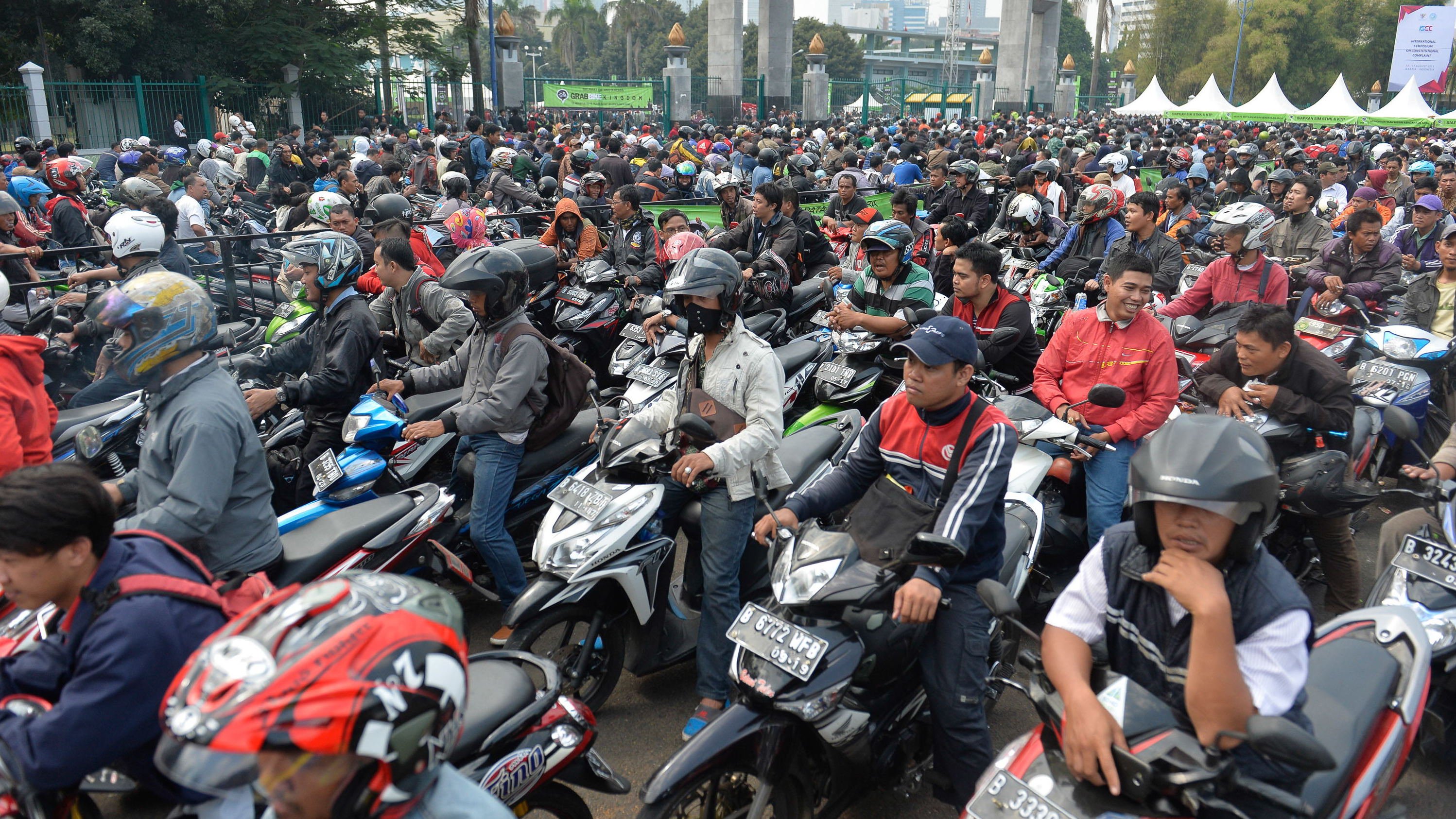 Dalam Arus Deras Disrupsi Ojek line