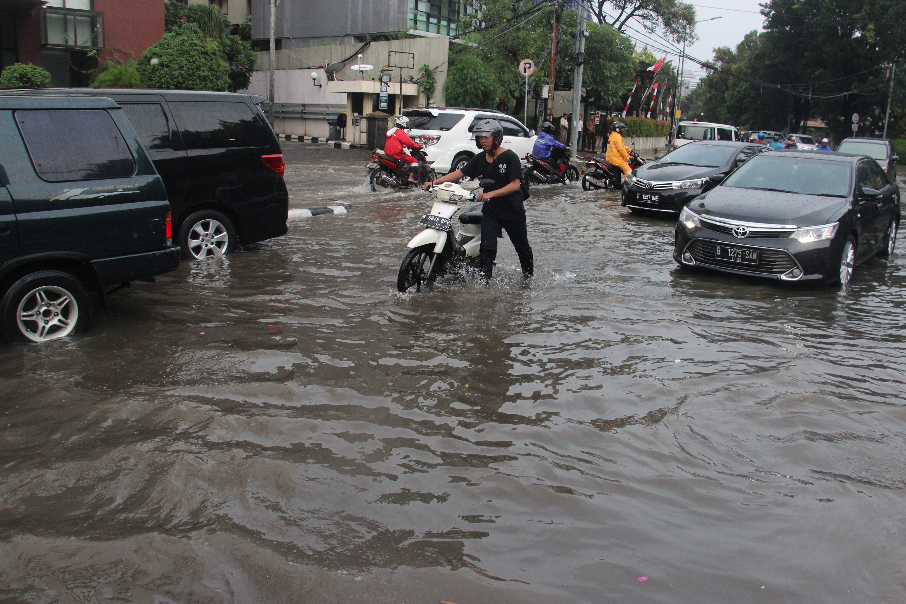 30 Jalan Umum Di Jakarta Barat Tergenang Banjir