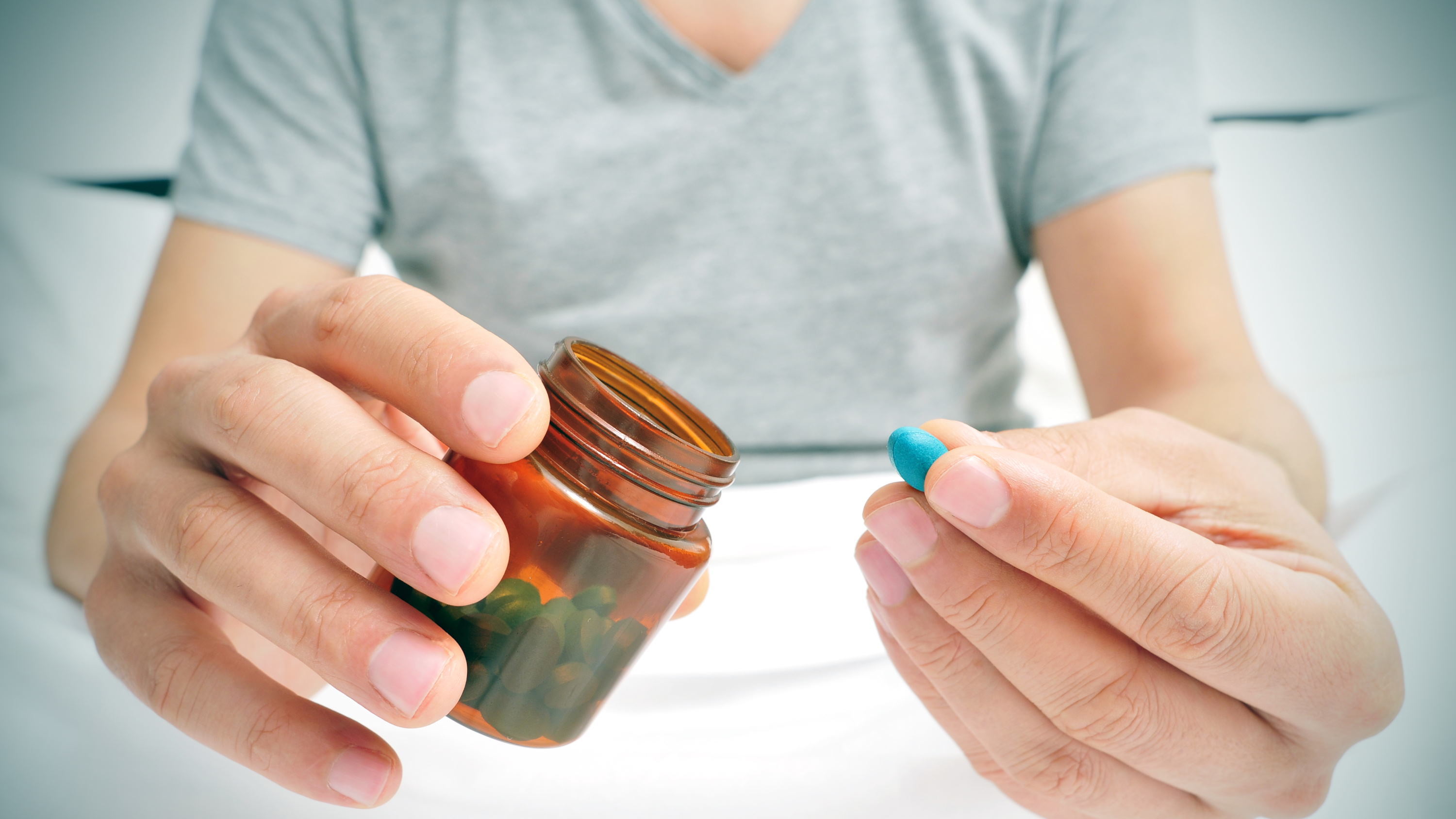 Ilustrasi Minum Obat