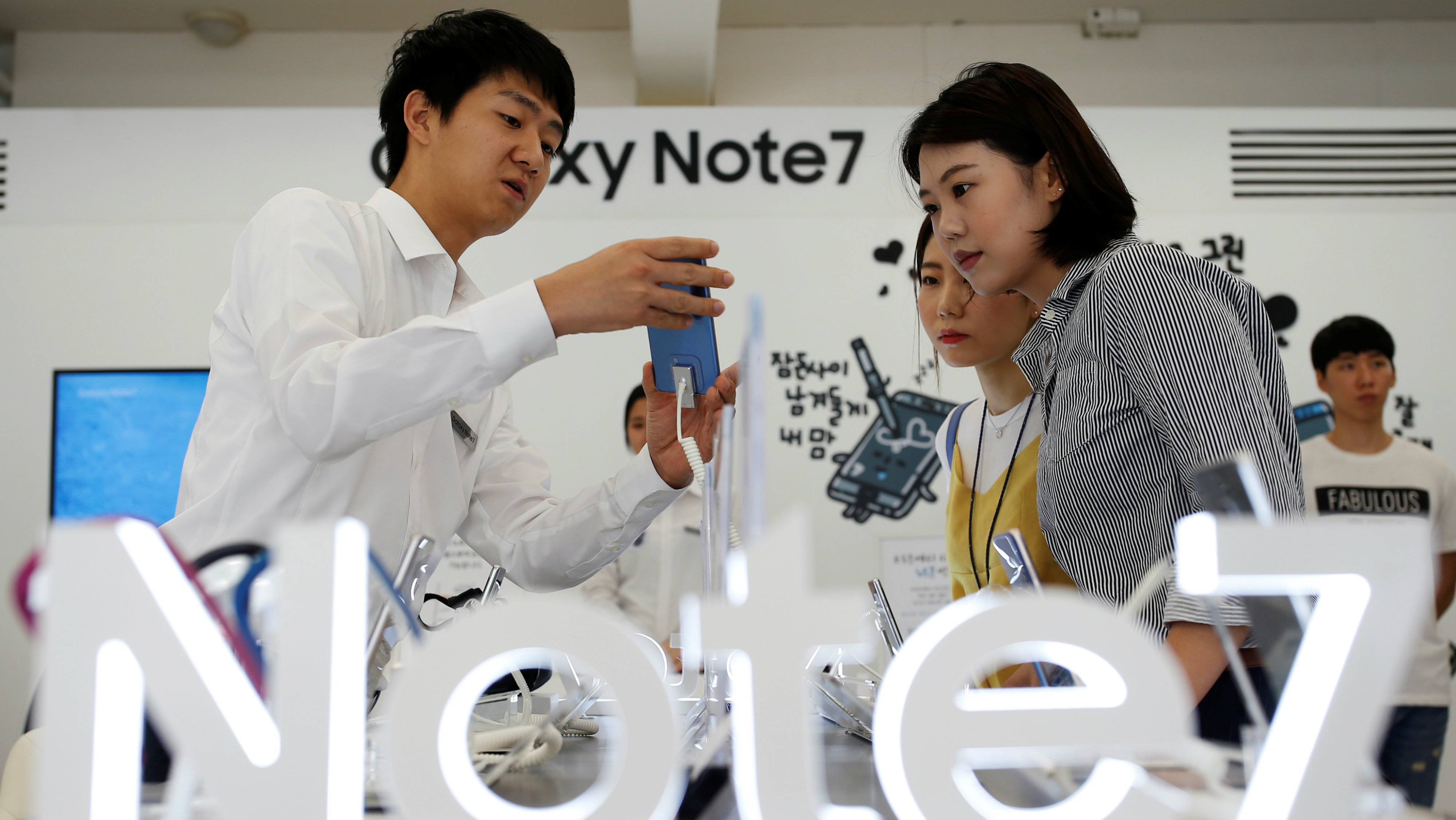 Samsung Selidiki Penyebab Terbakarnya Galaxy Note 7 Samsung Selidiki Penyebab Terbakarnya Galaxy Note 7