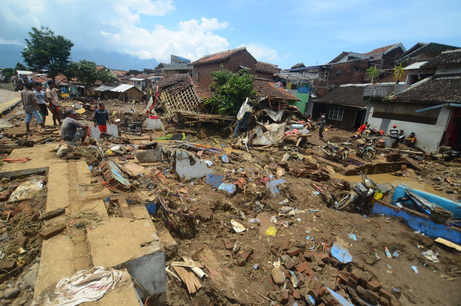 Korban Banjir dan Longsor GarutSumedang Capai 20 Orang  Tirto.ID