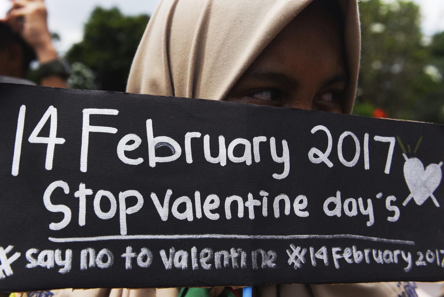 Ramai Ramai Melarang Valentine Tirtoid