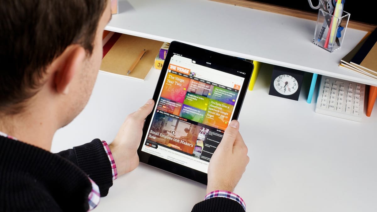 MEMBACA LEWAT TABLET