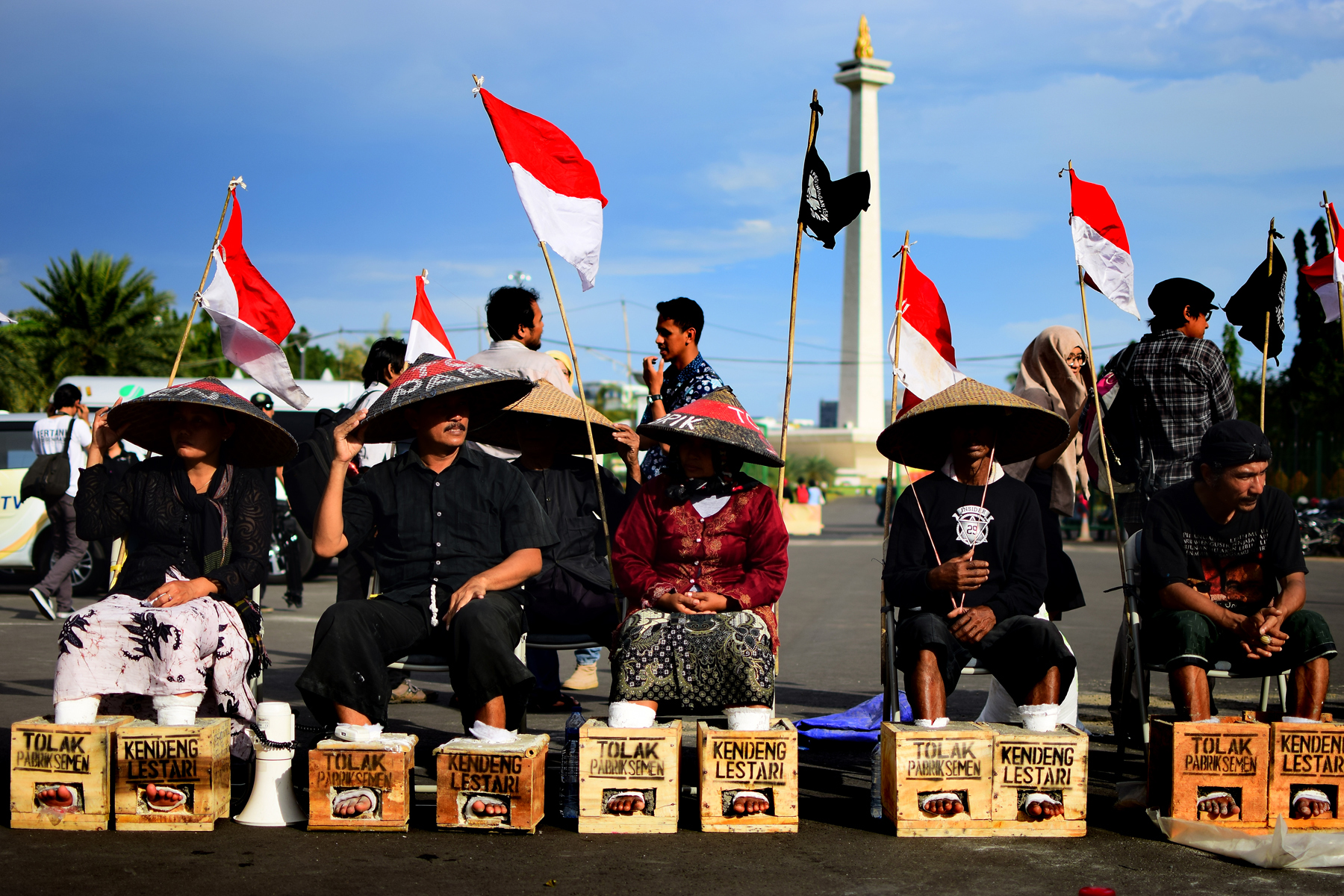 Satu Peserta Aksi Cor Kaki Penolak Pabrik Semen Meninggal Satu Peserta Aksi Cor Kaki Penolak Pabrik Semen Meninggal