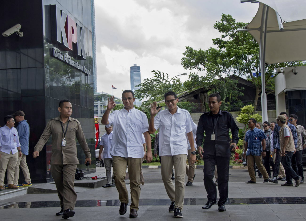 Jerat Kasus Hukum yang Berpotensi Turunkan Suara Anies-Sandi