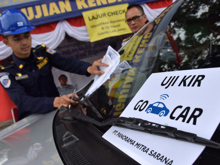 Sopir Taksi Online Menanggung Tua Di Jalan Tanpa Jaminan Tirto Id
