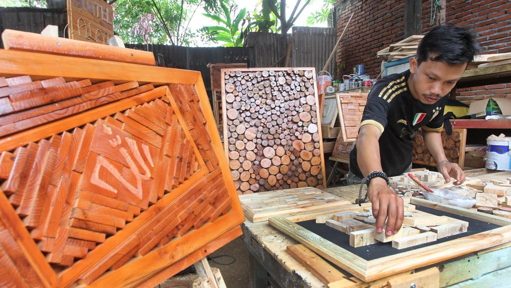 PEMANFAATAN LIMBAH KAYU PINUS 