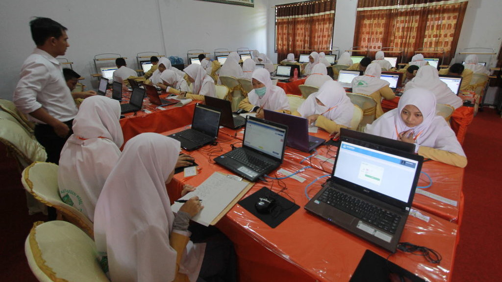 UNBK GUNAKAN LAPTOP PINJAMAN