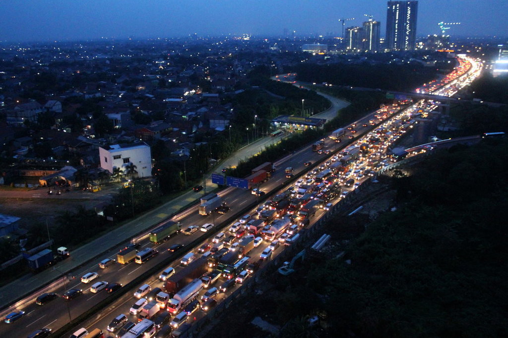 Belasan Ribu Mobil Tinggalkan Bandung di Akhir Libur 