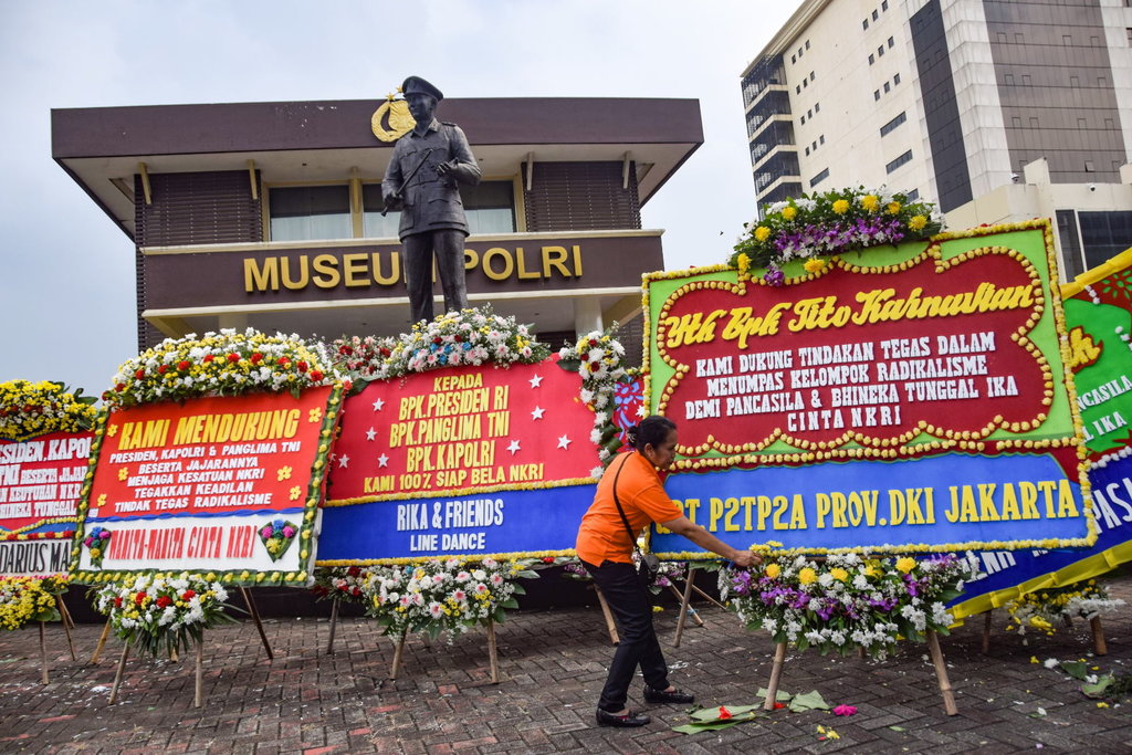 Hoax Karangan  Bunga  di Mabes Polri  Tirto ID