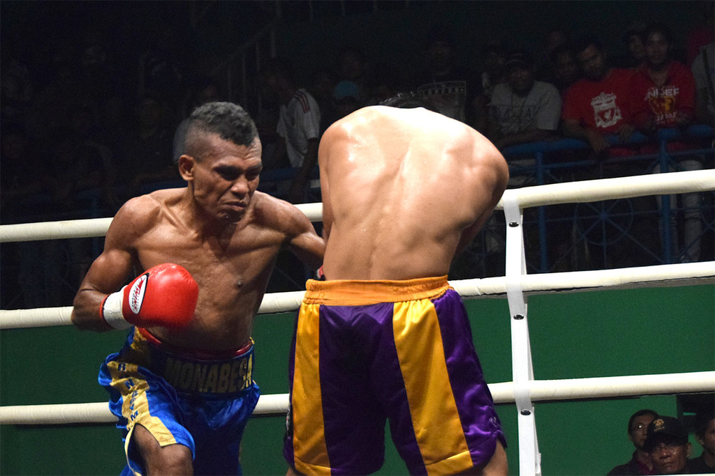Tibo saat bertanding memperebutkan Juara WBC Internasional