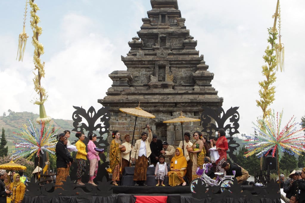 Candi Arjuna: Antara Sakralitas Kuno dan Deru Pariwisata Modern