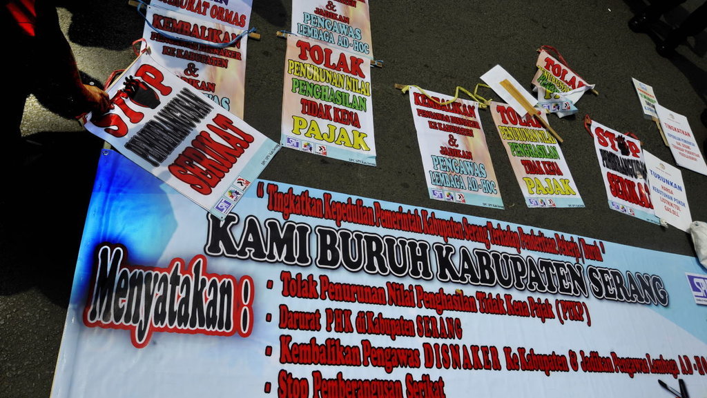 TOLAK UPAH MURAH DAN PHK