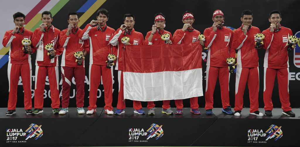 EMAS BULU TANGKIS BEREGU PUTRA