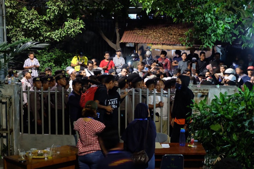 Gedung LBH Jakarta Kembali Jadi Sasaran Pendemo Gedung LBH Jakarta Kembali Jadi Sasaran Pendemo