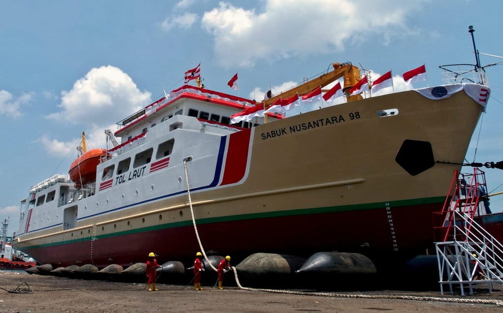 PELUNCURAN KAPAL SABUK NUSANTARA 98