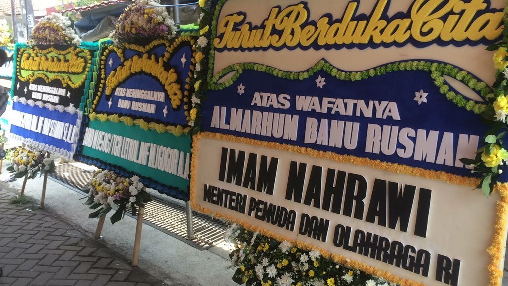 Menpora & Bupati Kirim Karangan Bunga untuk Suporter Persita Menpora & Bupati Kirim Karangan Bunga untuk Suporter Persita