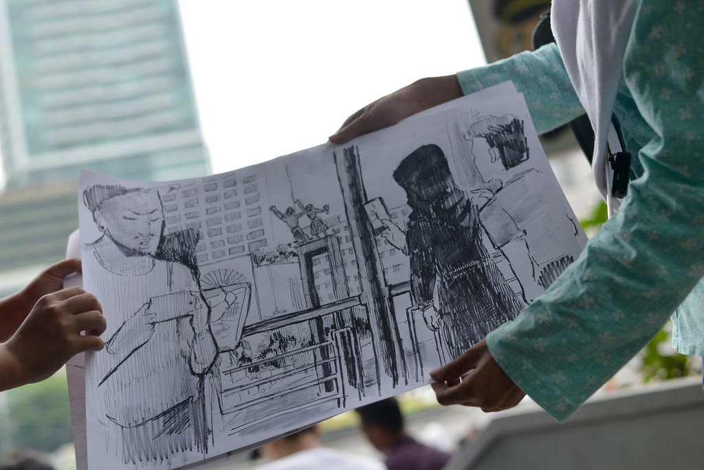 MENGGAMBAR BUNDARAN HI