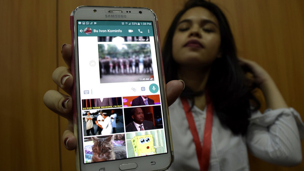 Penyedia GIF WhatsApp Diblokir Kemenkominfo Penyedia GIF WhatsApp Diblokir Kemenkominfo
