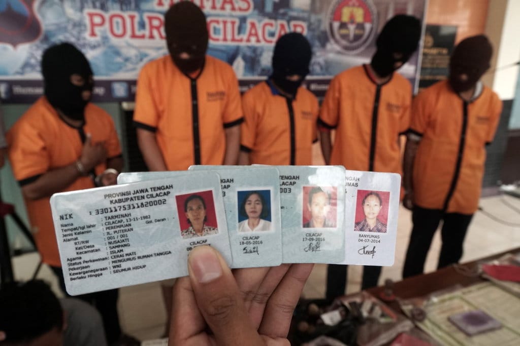 SINDIKAT PEMALSUAN DOKUMEN e-ktp