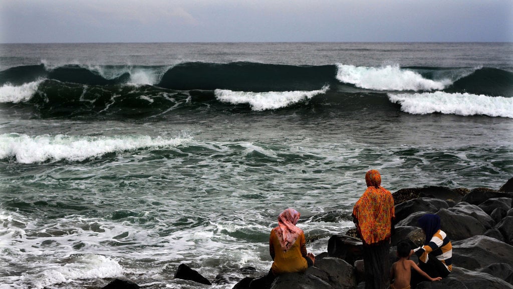 Gelombang Laut Capai 6 Meter Masyarakat Yogyakarta Diimbau