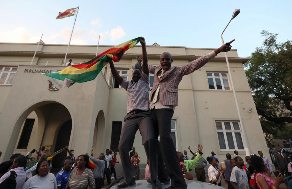 Perayaan Mundurnya Presiden Zimbabwe