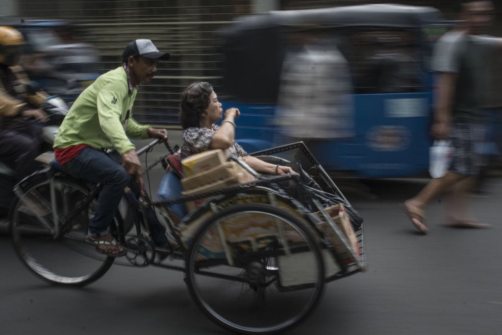 Cerita Tukang Becak yang Belasan Tahun Bertahan di Jakarta 