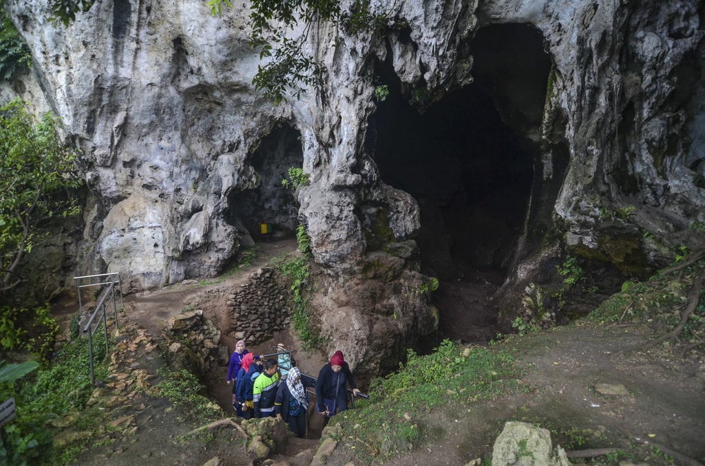 WISATA GUA PAWON