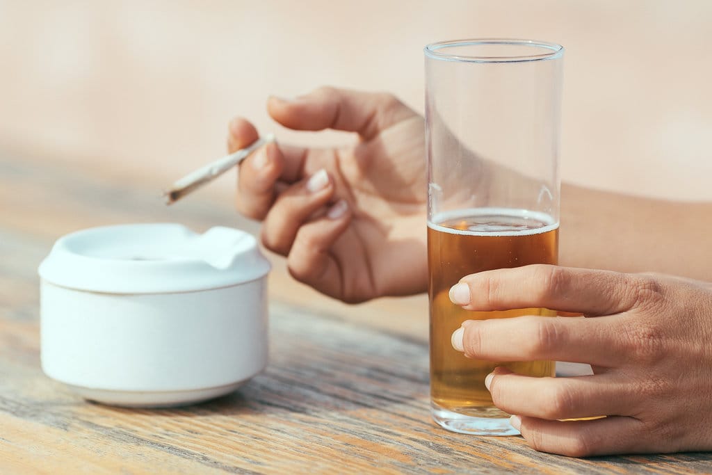 Alkohol dan Ganja, Mana Lebih Berbahaya? - Berita Liputan