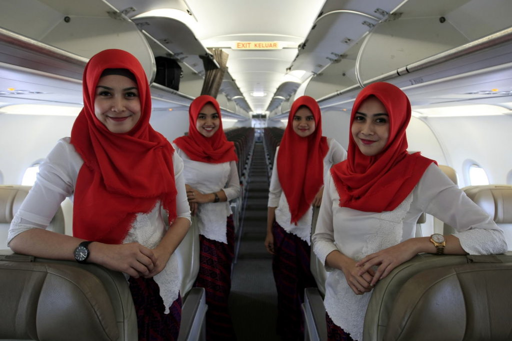 PRAMUGARI WAJIB JILBAB UNTUK RUTE ACEH