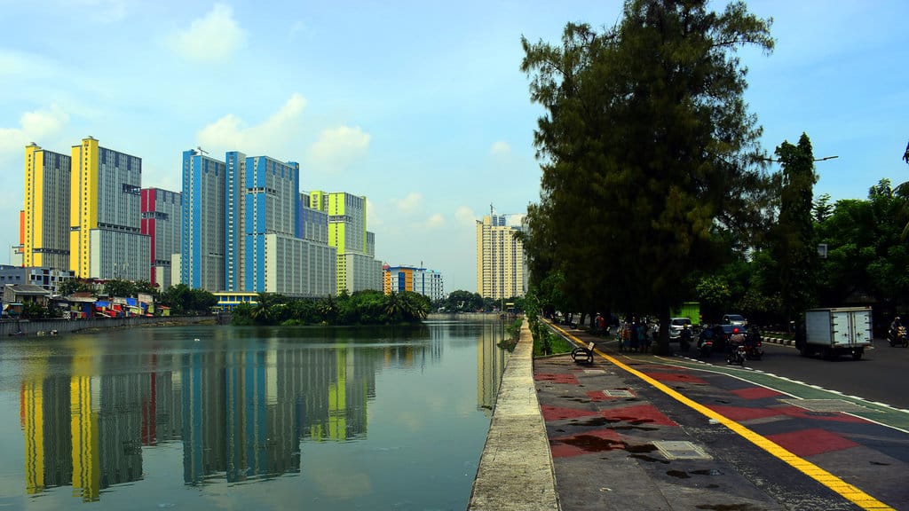 Pada area Danau Sunter Barat juga dibangun trotoar lebar untuk pejalan kaki, Jakarta Utara, Kamis (1/2/2018). tirto.id/Arimacs Wilander DANAU SUNTER