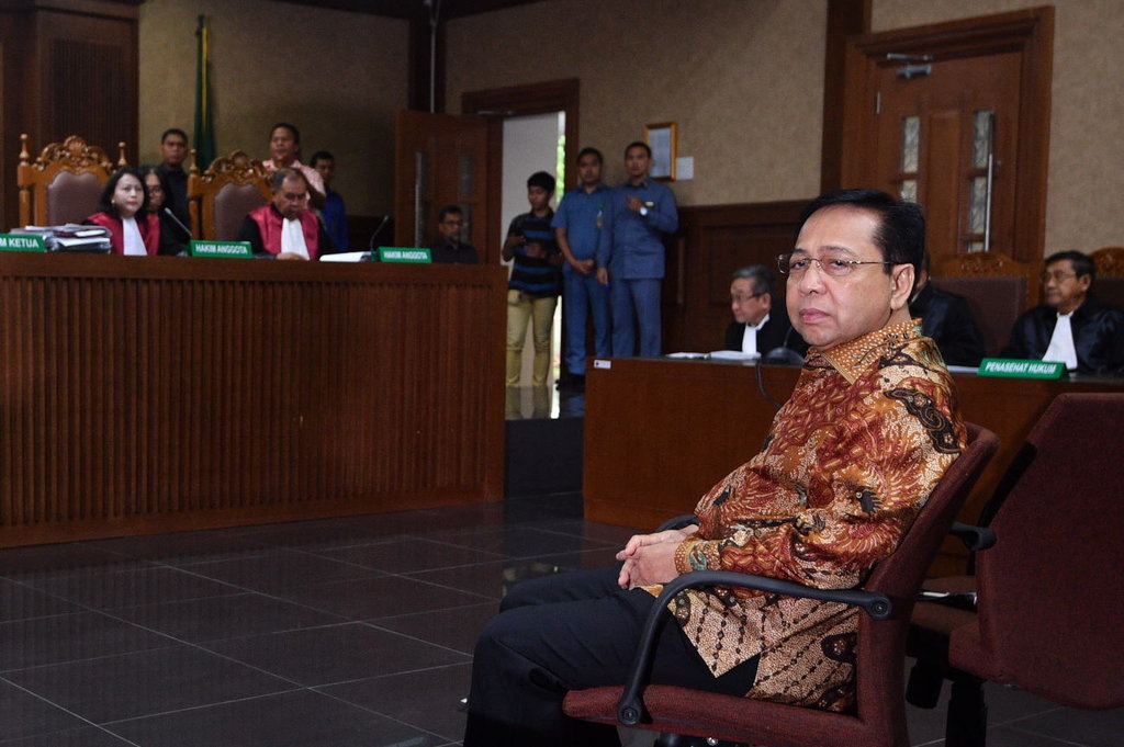 Terdakwa kasus korupsi KTP Elektronik Setya Novanto menjalani sidang putusan di Pengadilan Tipikor, Selasa (24/4/2018). ANTARA FOTO/Sigid Kurniawan SIDANG PUTUSAN SETYA NOVANTO