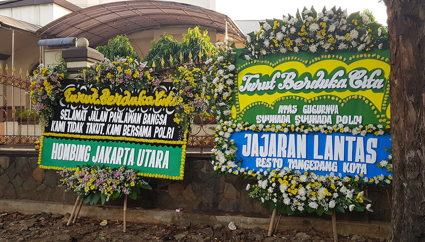 Karangan Bunga Duka Cita Mulai Berdatangan Ke Mako Brimob Tirto Id