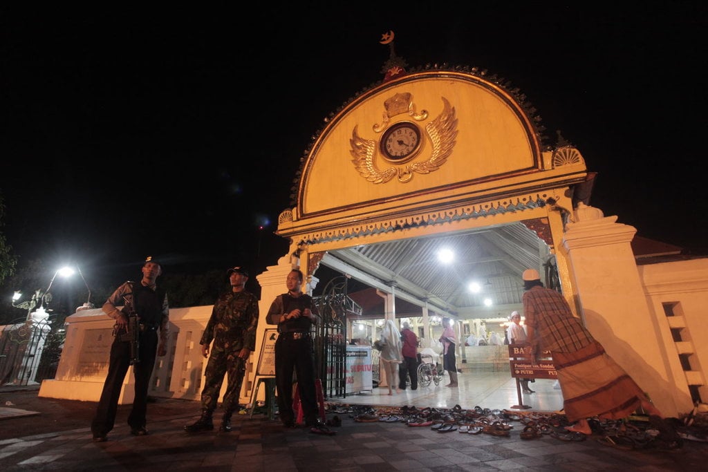 PENJAGAAN MASJID YOGYAKARTA 