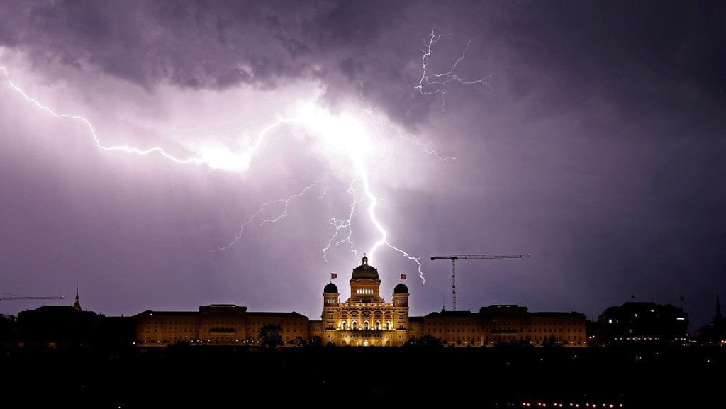 PETIR DIATAS SWISS FEDERAL PALACE