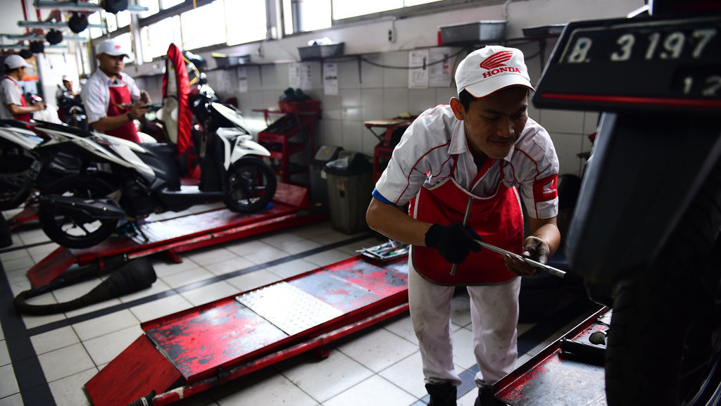 JASA SERVIS MOTOR JELANG LEBARAN