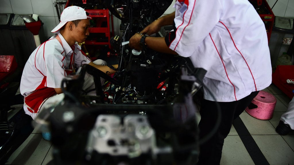 JASA SERVIS MOTOR JELANG LEBARAN