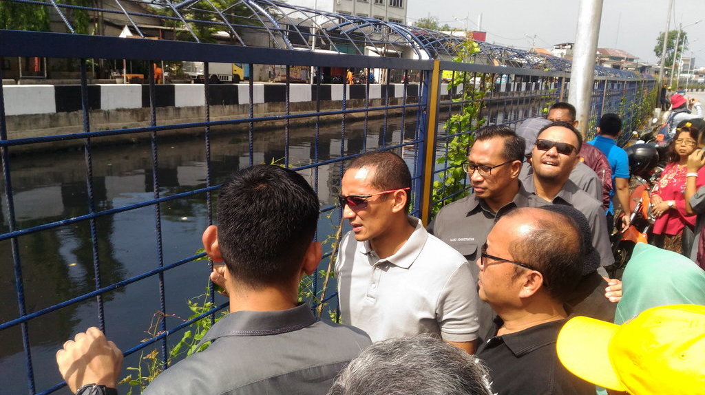 Hasil gambar untuk kali item dan sandiaga uno