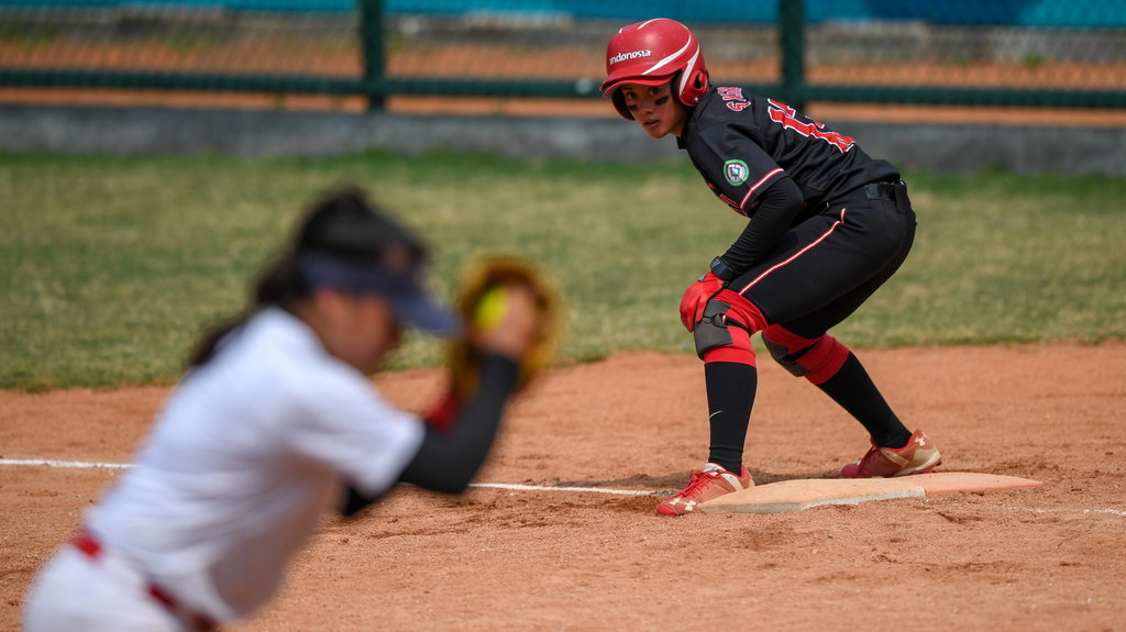 Mengenal Softball Ukuran Lapangan Perlengkapan Dan Variasinya