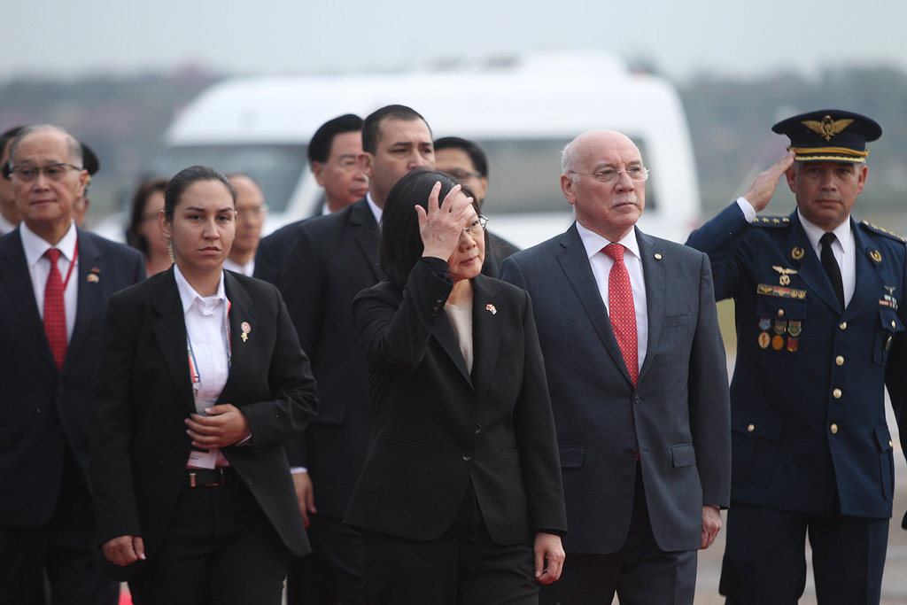 Ramai Ramai Tarik Dubes Dari Taiwan Setelah Digencet Beijing Tirto Id