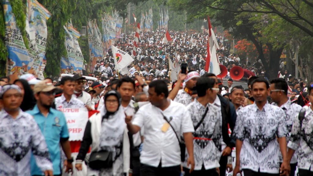 UNJUK RASA GURU HONORER