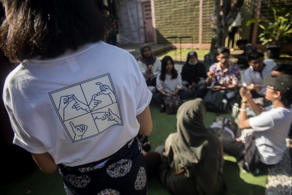 EDUKASI BAHASA ISYARAT